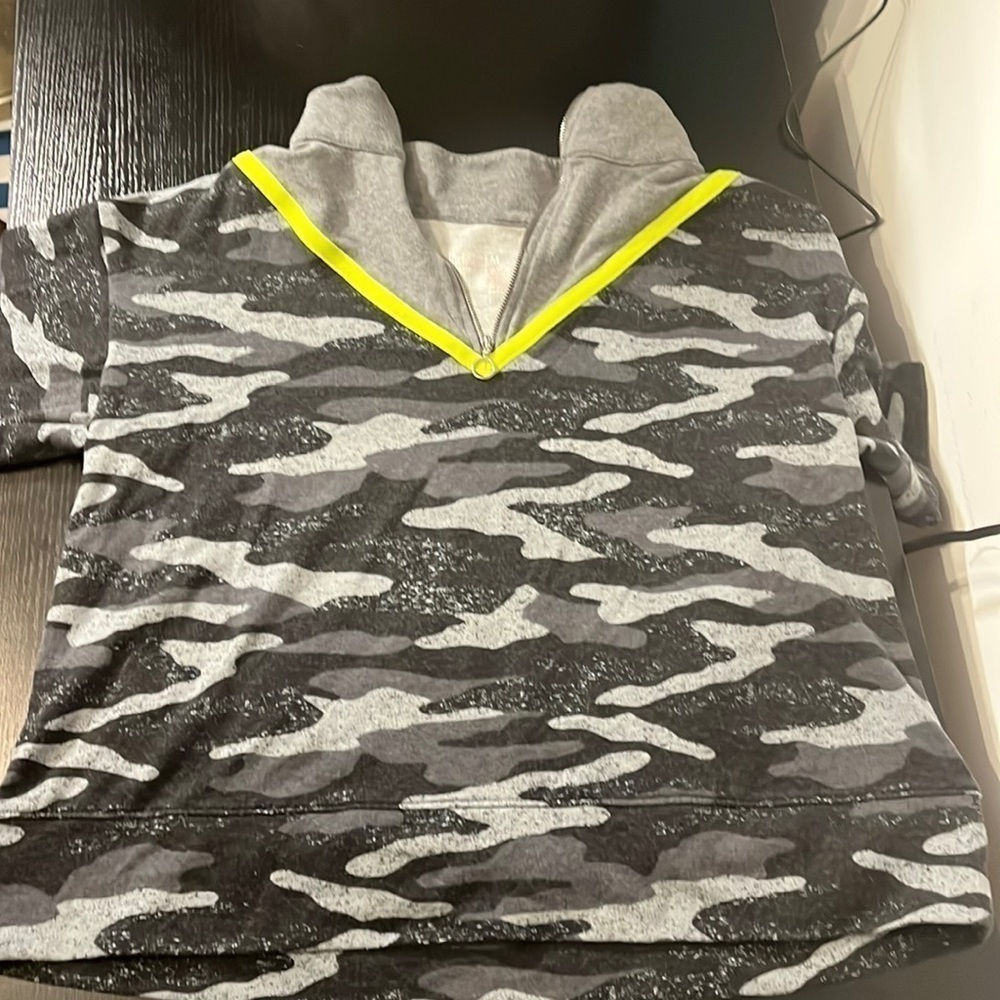 𝅺flirtitude active‎ camo shirt